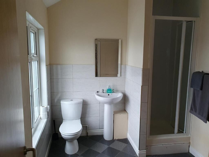 Bathroom 3, Brookfield Hotel, Leeds