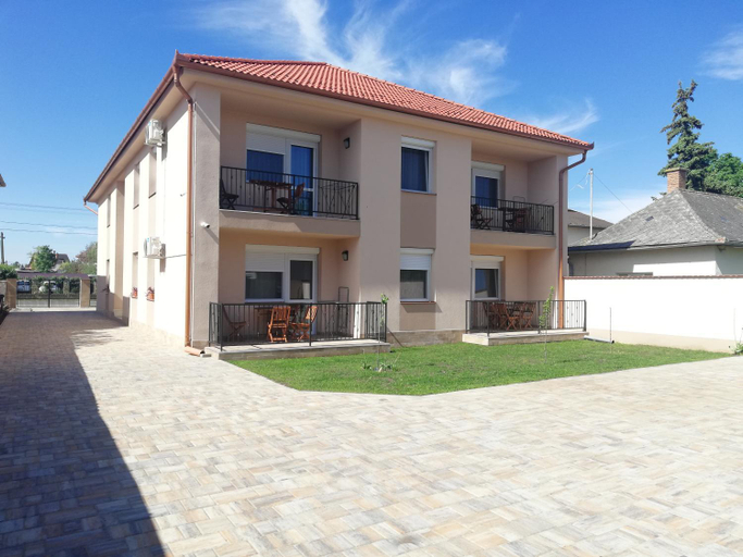 Exterior view 5, Imola es Andrea Apartmanhaz 3, Hajdúszoboszló
