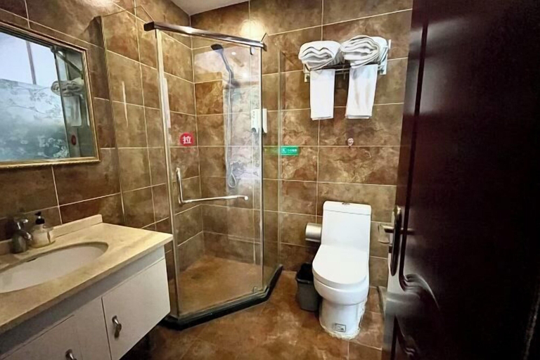 Bathroom 2, Jinyue Business Hotel, Chongqing