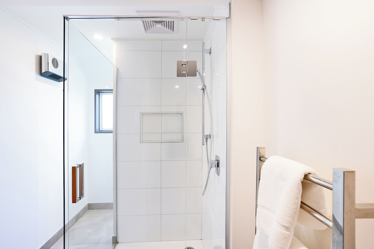 Bathroom 3, Balmoral Lodge Motel, Invercargill