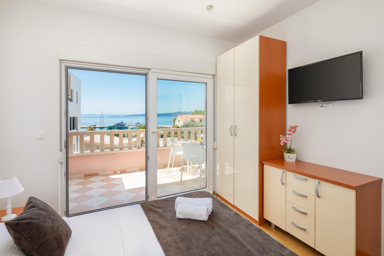 4, Apartments Teo - Center with Free Parking, Baška Voda
