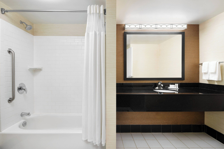 Bathroom 3, Fairfield Inn & Suites by Marriott Plainville, Hartford
