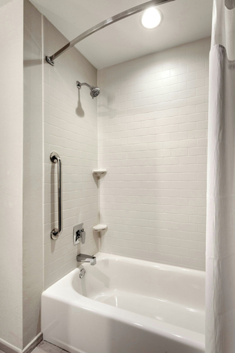 Bathroom 5, Fairfield Inn & Suites by Marriott Fort Smith, Sebastian
