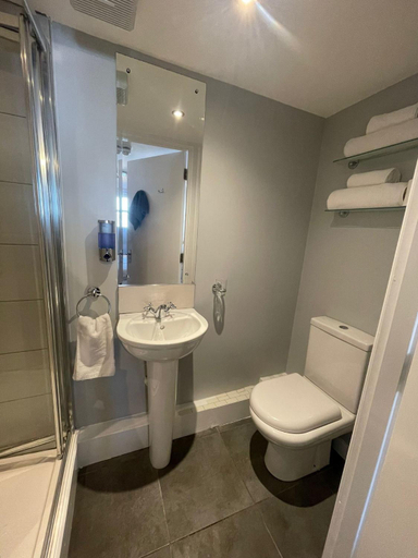 Bathroom 4, Black Bull with Rooms, North Lanarkshire
