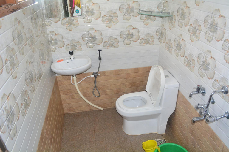 Bathroom, Borrbo Nests Chikmagalur, Astagiri Homestay, Chikmagalur