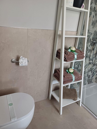 Others 3, Maryhouse - ingresso indipendente, Varese