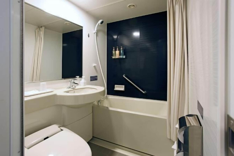 Bathroom 13