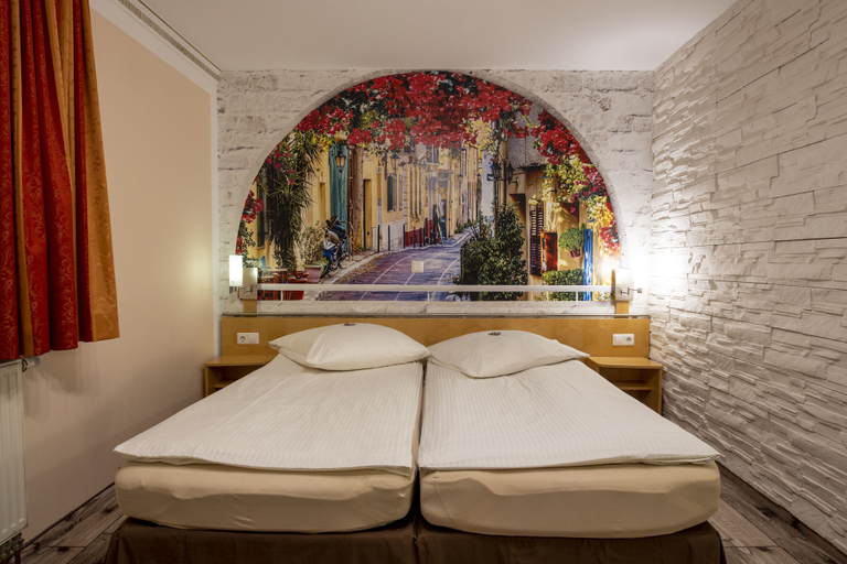Bedroom 3, Hotel Restaurant Meteora, Tübingen