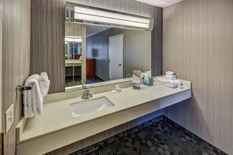 Bathroom 3, Courtyard by Marriott Springfield, Fairfax