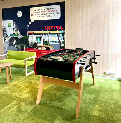 Public Area 2, ibis Styles Angoulême Nord, Charente
