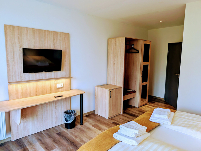 Bedroom 3, Hotel Tausendschön, Aurich