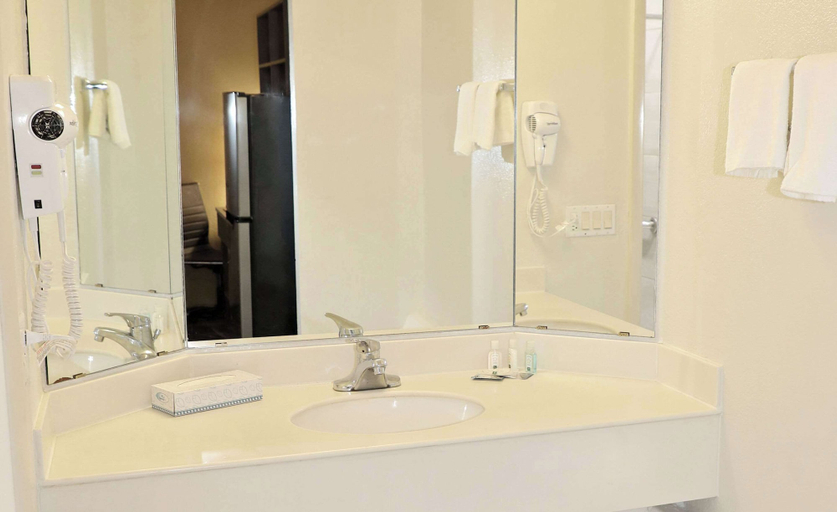 Bathroom 5, Quality Inn Aurora Denver, Arapahoe