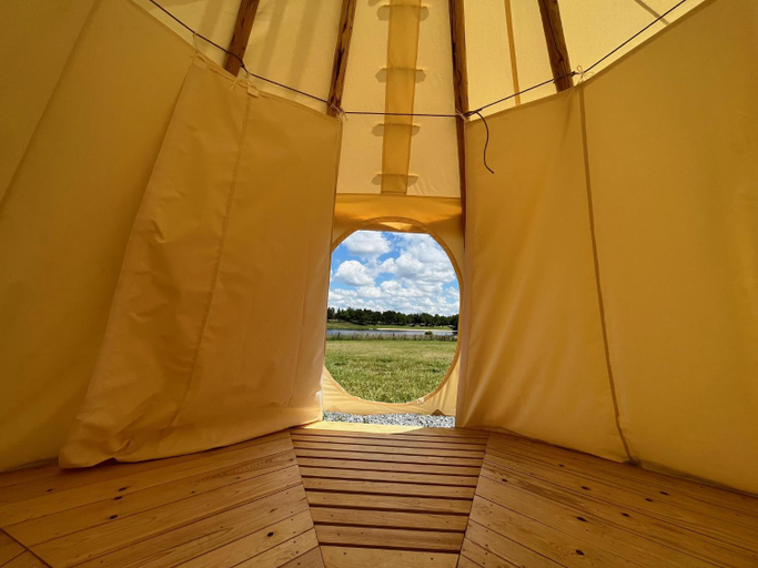 Others 5, Les logements insolites de la Base Nautique, Charente