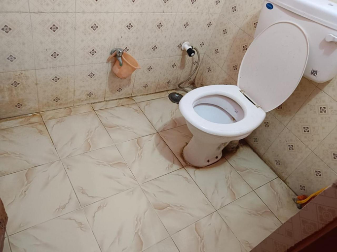 Bathroom 5, INN RAM PRIYA BHAWAN RAM MANDIR 200 meetar, Faizabad