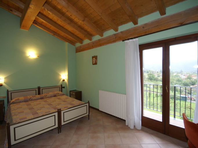 Room 3, Holiday Home in Idro Near Scenic Hills, Brescia