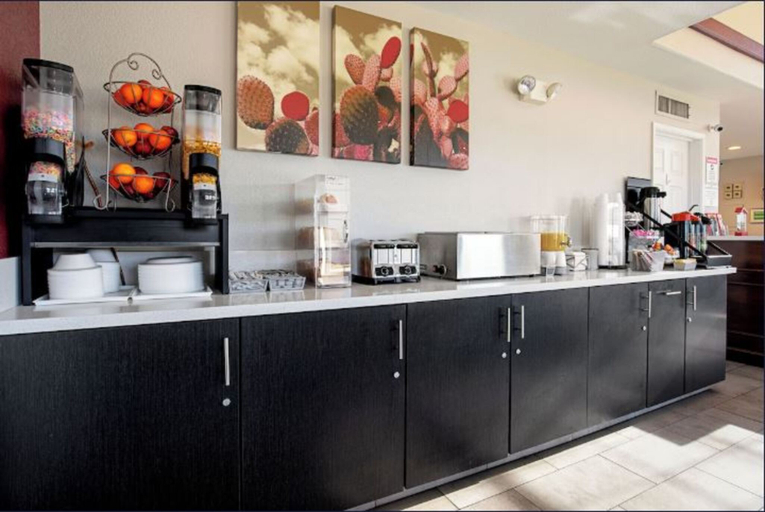 Food & Drinks 5, Baymont by Wyndham Kingman, Mohave