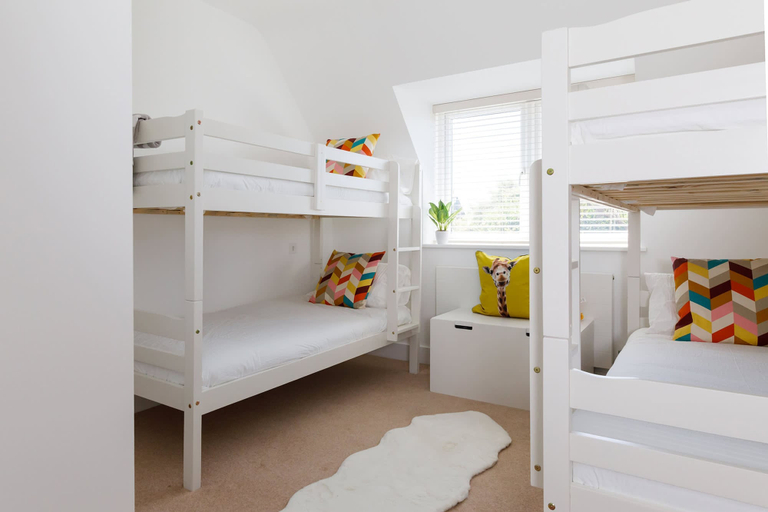 Room 2, Gorgeous Home for 12 - Walk to Beach - Sea View, West Sussex
