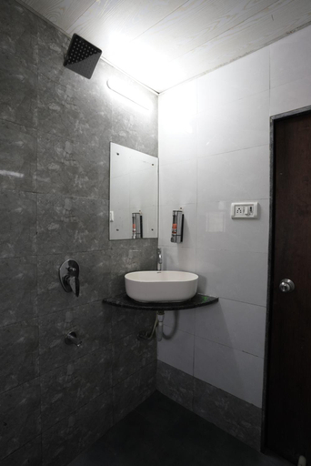 Bathroom 2, Hotel U Life Residency Mumbai, Mumbai Suburban