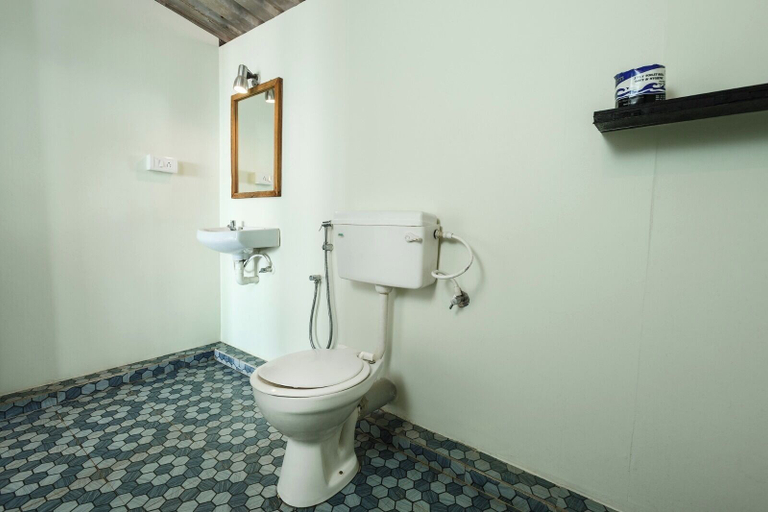 Bathroom 4, Om Shanti Patnem, South Goa