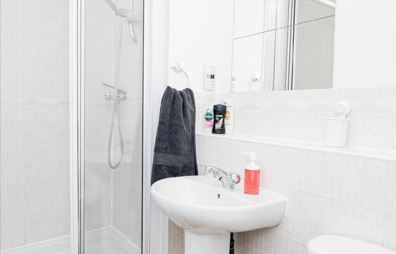 Bathroom 2, Bayview Apartments, Southampton