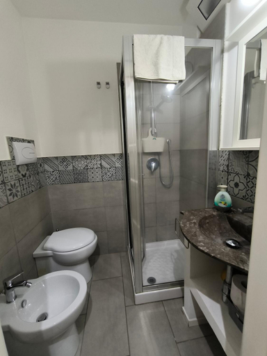 Bathroom 2, Casa di Coco, Palermo
