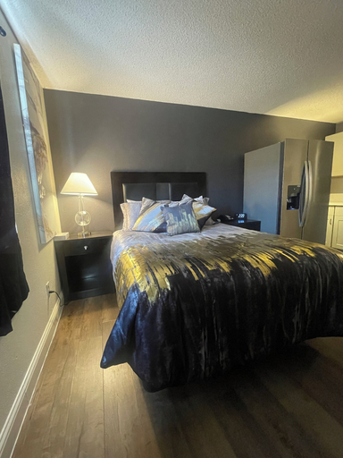 Bedroom 4, Sutter Inn, Sutter