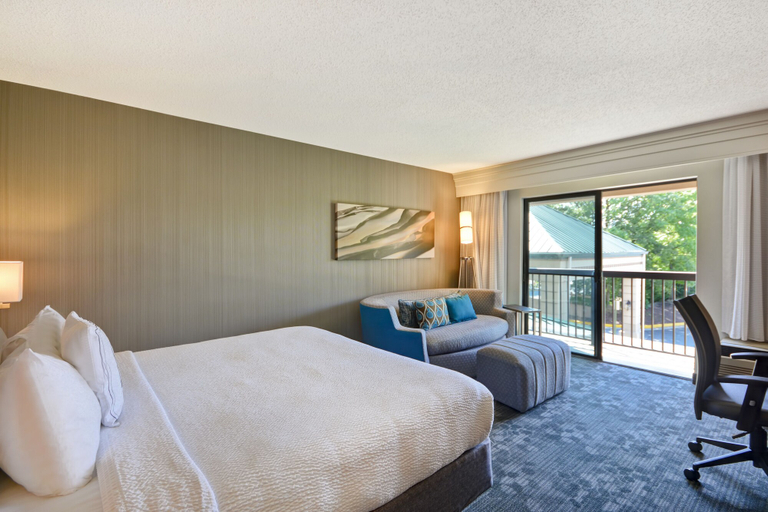 Bedroom 2, Courtyard by Marriott Springfield, Fairfax