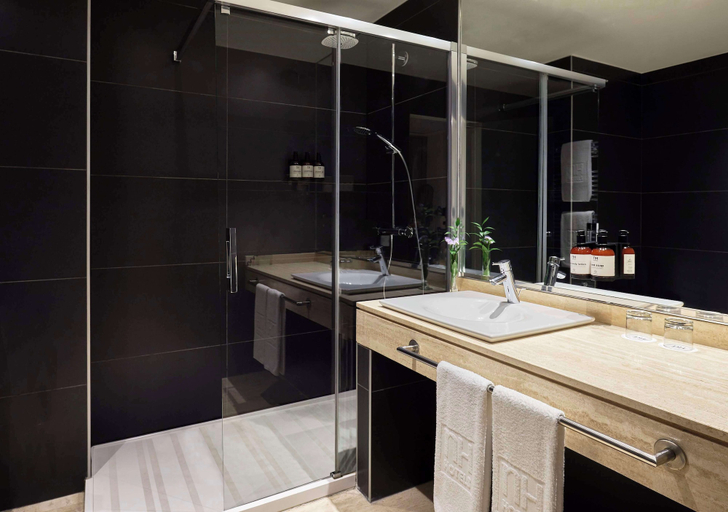Bathroom 4, NH Madrid Nacional, Madrid