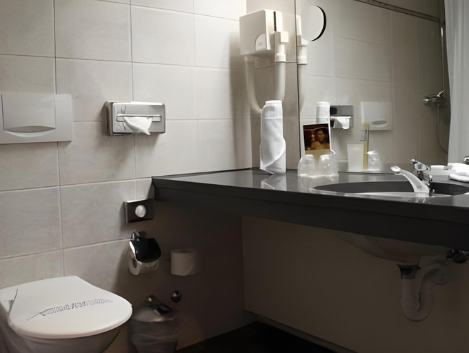 Bathroom 7