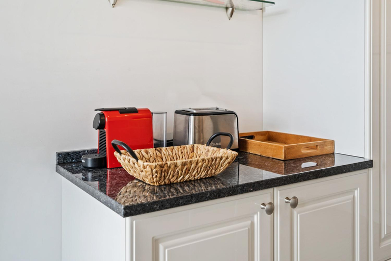 Food & Drinks, Stylish 2BR Apt in Limpertsberg, Near City Center, Luxembourg