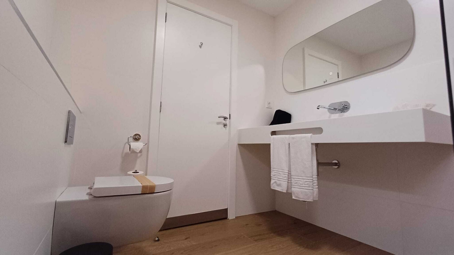 Bathroom 5, Ruta Jacobea, A Coruña