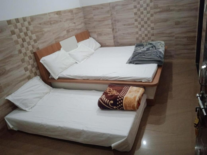 Bedroom 2, S D Guest House, Sikar