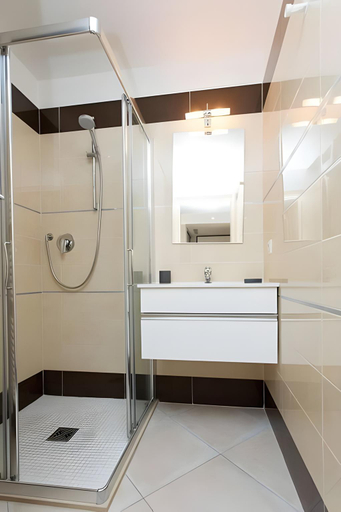 Bathroom 2, Three bedrooms:  200m from Croisette, Alpes-Maritimes