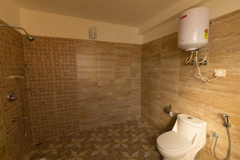 Bathroom 5, Radhus Boutique, Leh