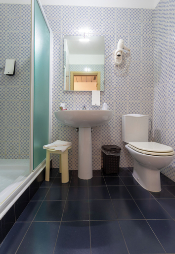 Bathroom 4, Hotel Valpolicella International, Verona