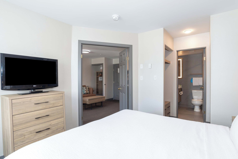 Bedroom 3, Sandman Hotel Quesnel, Cariboo