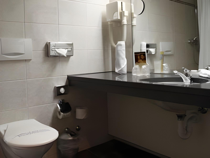 Bathroom 12