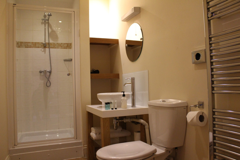 Bathroom 2, The Bulls Head, West Sussex