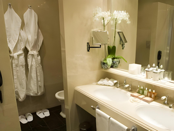 Bathroom 7