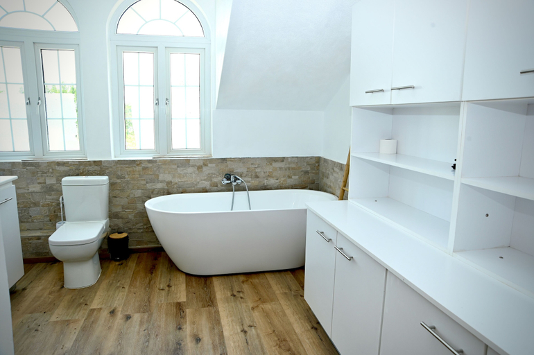 Bathroom 5, Villa Anakao, Black River