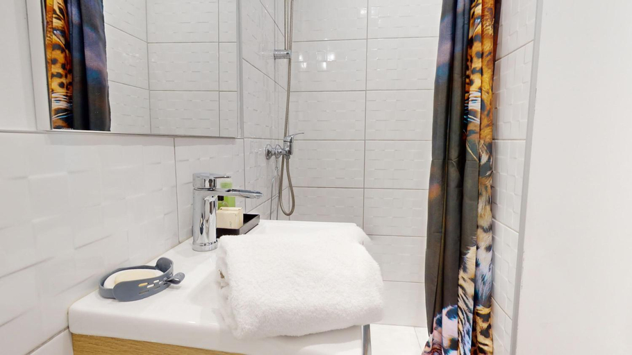 Bathroom 2, Les appartements de Georges avec parking, Haut-Rhin