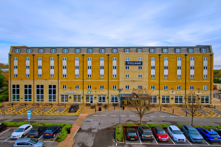 Exterior & Views