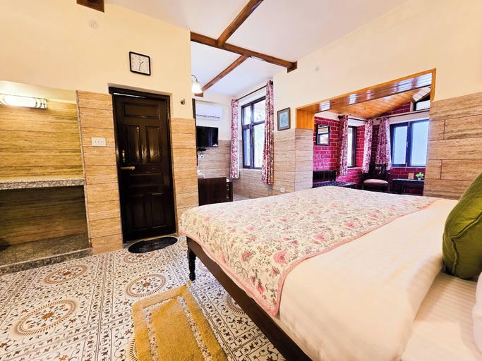 Bedroom 3, Udechee Huts Hotel, Kangra