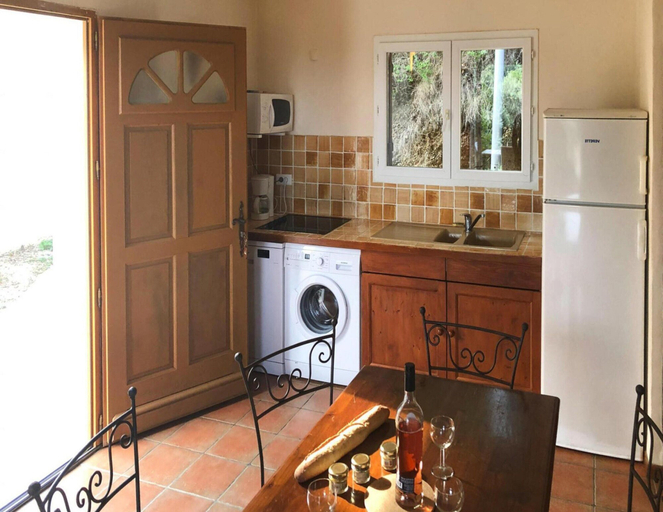 Private kitchen, Corsican Apartment Near a Sandy Beach, Corse-du-Sud