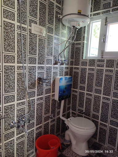 Bathroom, blue water resort Gurez, Bandipore