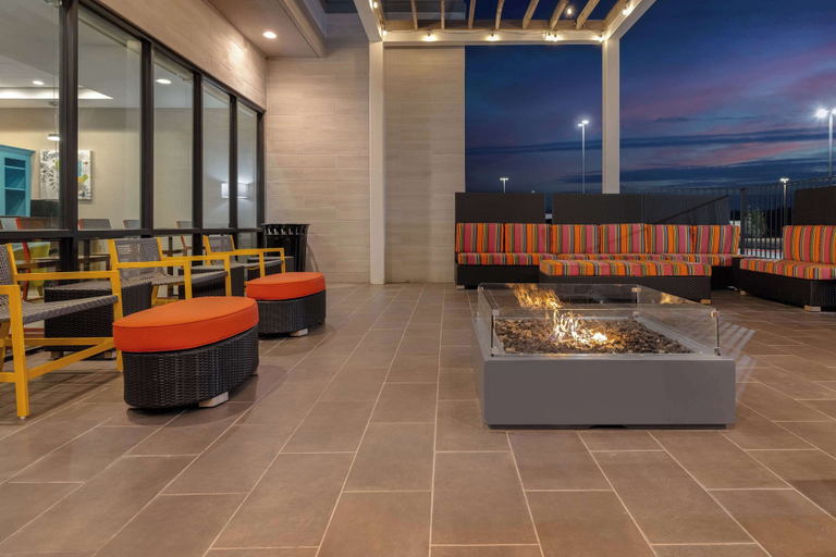 Food & Drinks 5, Home2 Suites by Hilton Brownwood, Brown