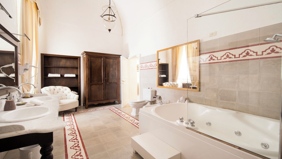 Bathroom 5, Masseria Torre Coccaro, Brindisi