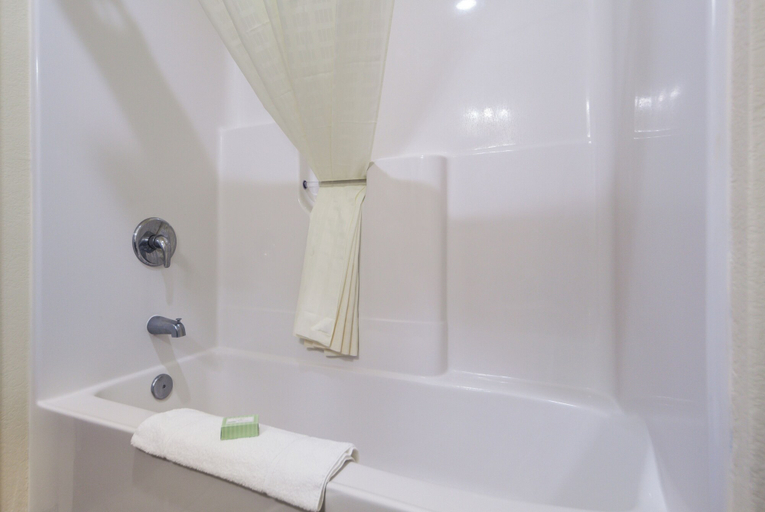 Bathroom 4, Cobblestone Inn & Suites - Holdrege, Phelps