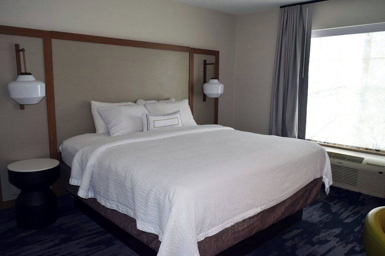 Bedroom 3, Fairfield Inn and Suites by Marriott Youngstown Austintown, Mahoning