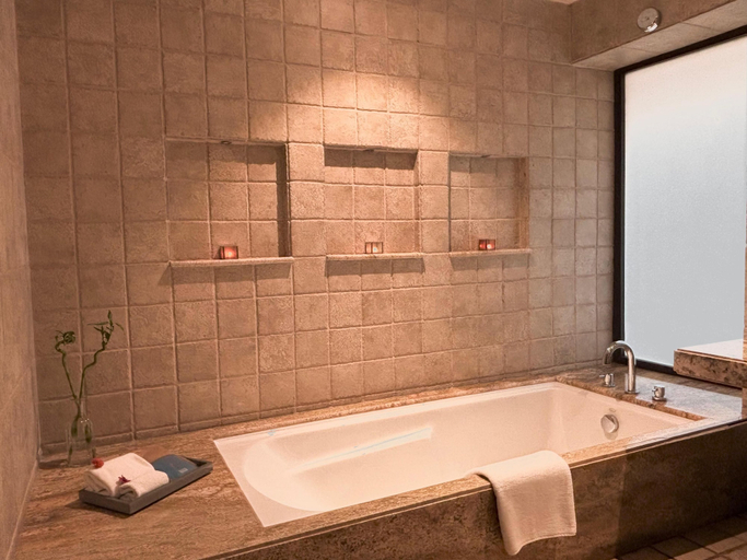Bathroom 5, Fountain, Mahabaleshwar - IHCL SeleQtions, Satara
